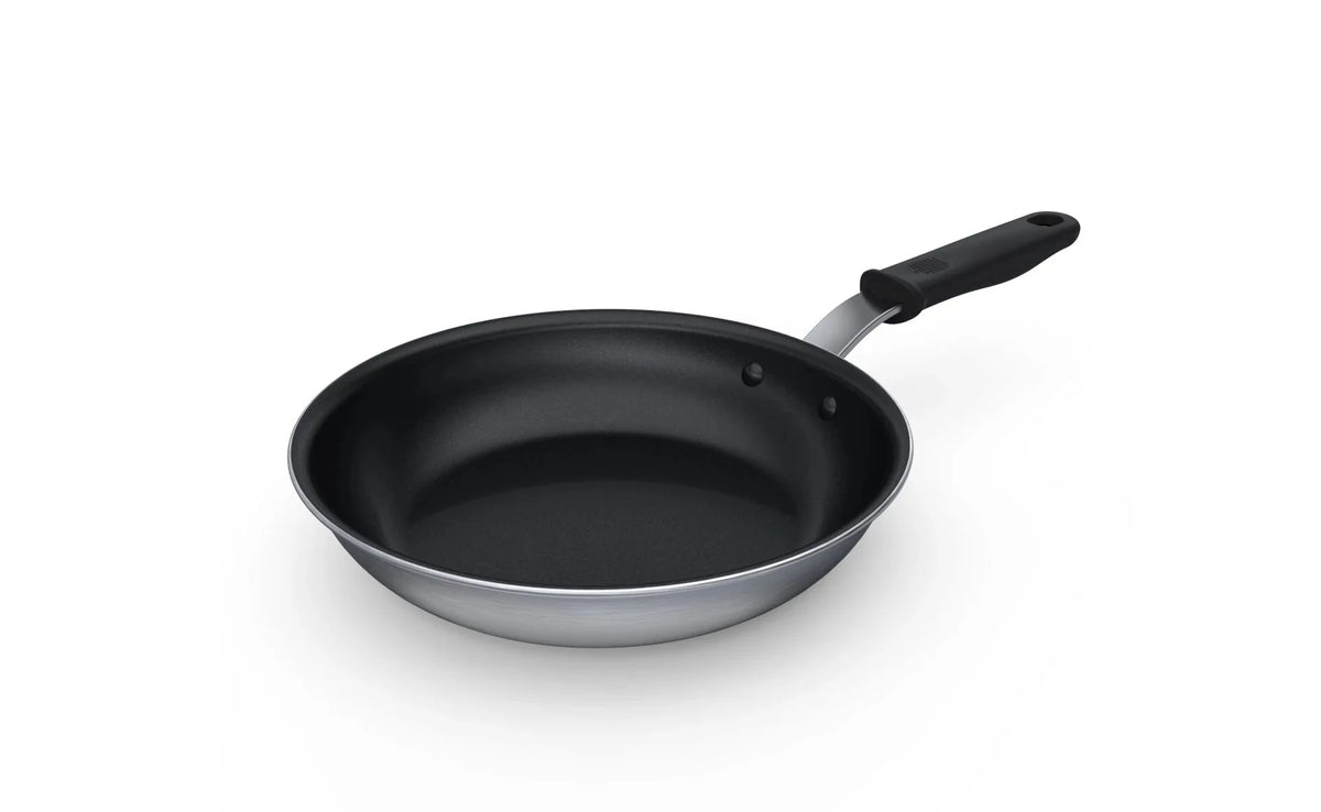 Round fry pan with a dark interior, silver-colored exterior and black handle